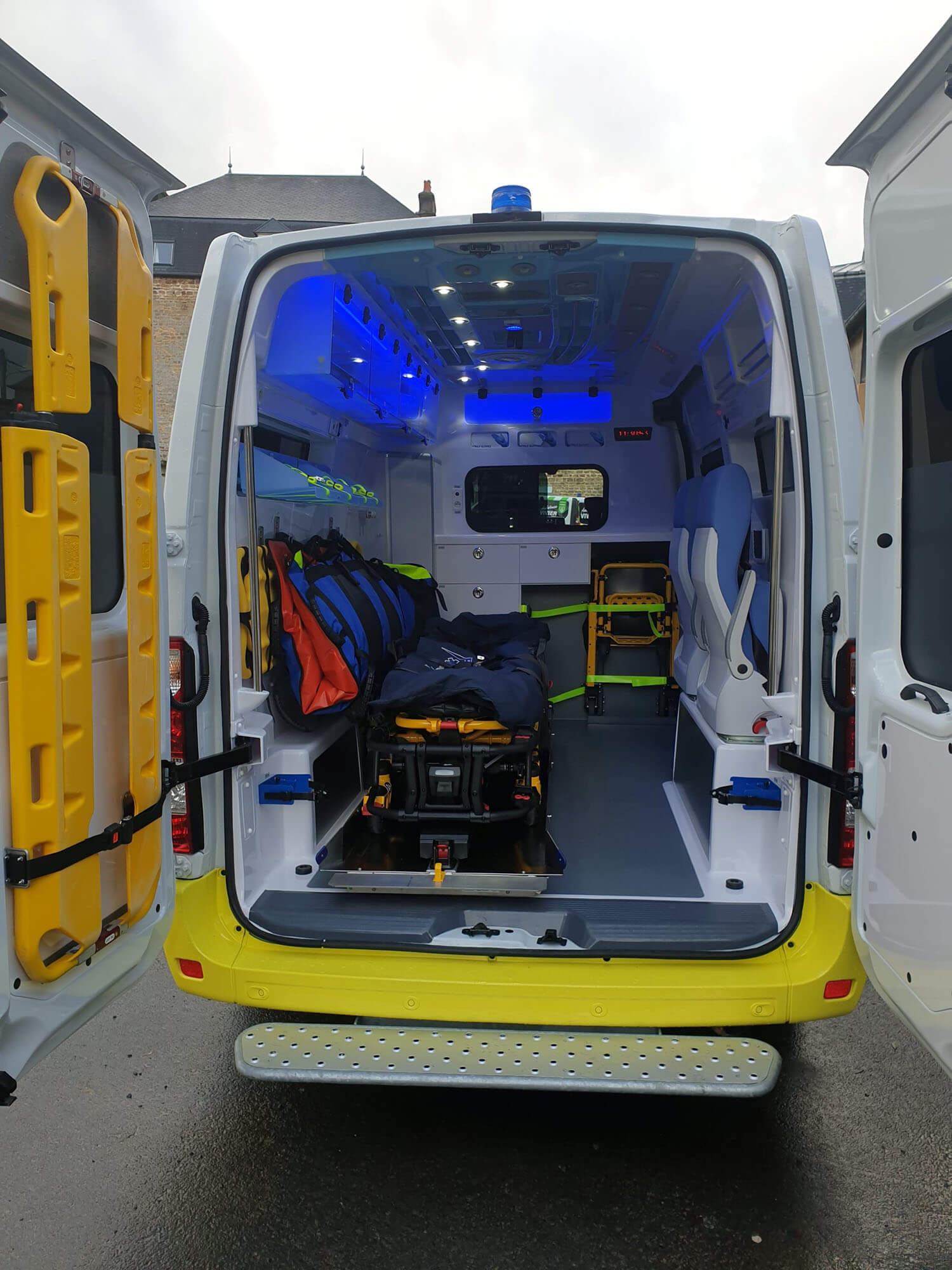 Ambulance vue equipement intérieur